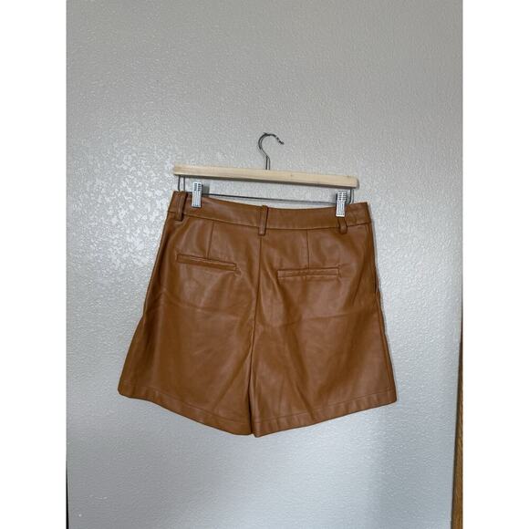 7 For All Mankind High Rise Faux Leather Pleated Shorts Size Medium Camel - Picture 3 of 5